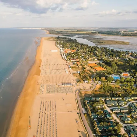 Lejlighed Flat With Parking Only 100m From The Bibione