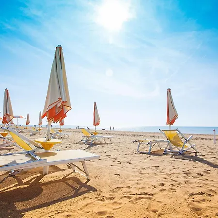 Lejlighed Flat With Parking Only 100m From The