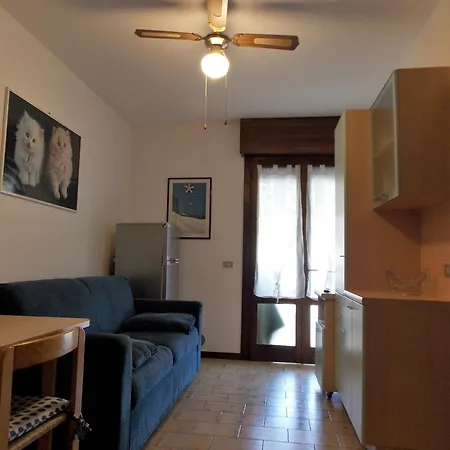 Lägenhet Flat With Parking Only 100m From The *