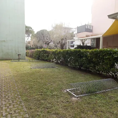Lägenhet Flat With Parking Only 100m From The Bibione